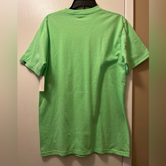 NWT Size Med Mens DC Star T-shirt - Picture 3 of 6